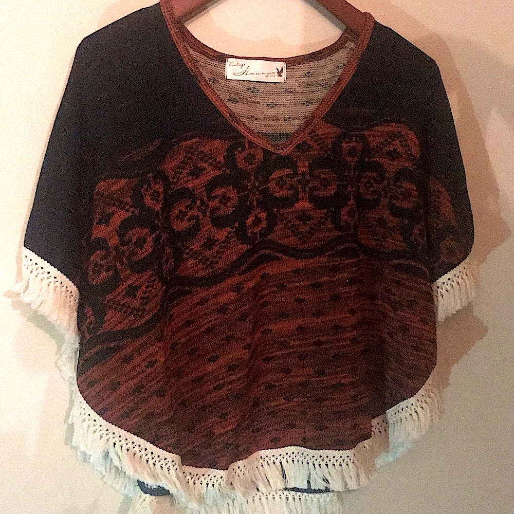 BNWOT Fringe Sweater v-neck pullover SZ-Medium